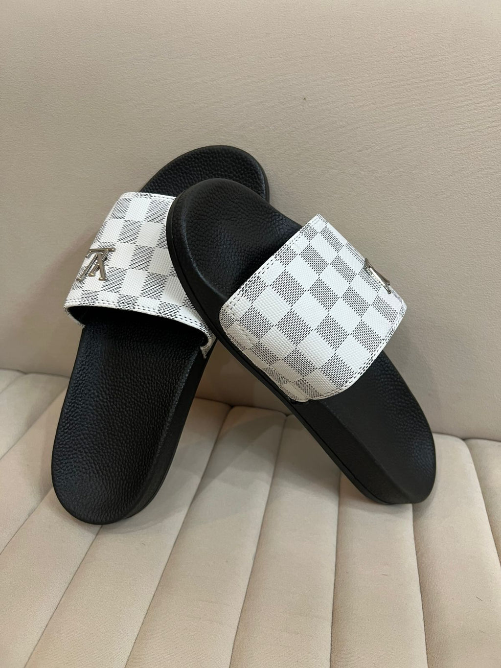 LV CHECK WHITE