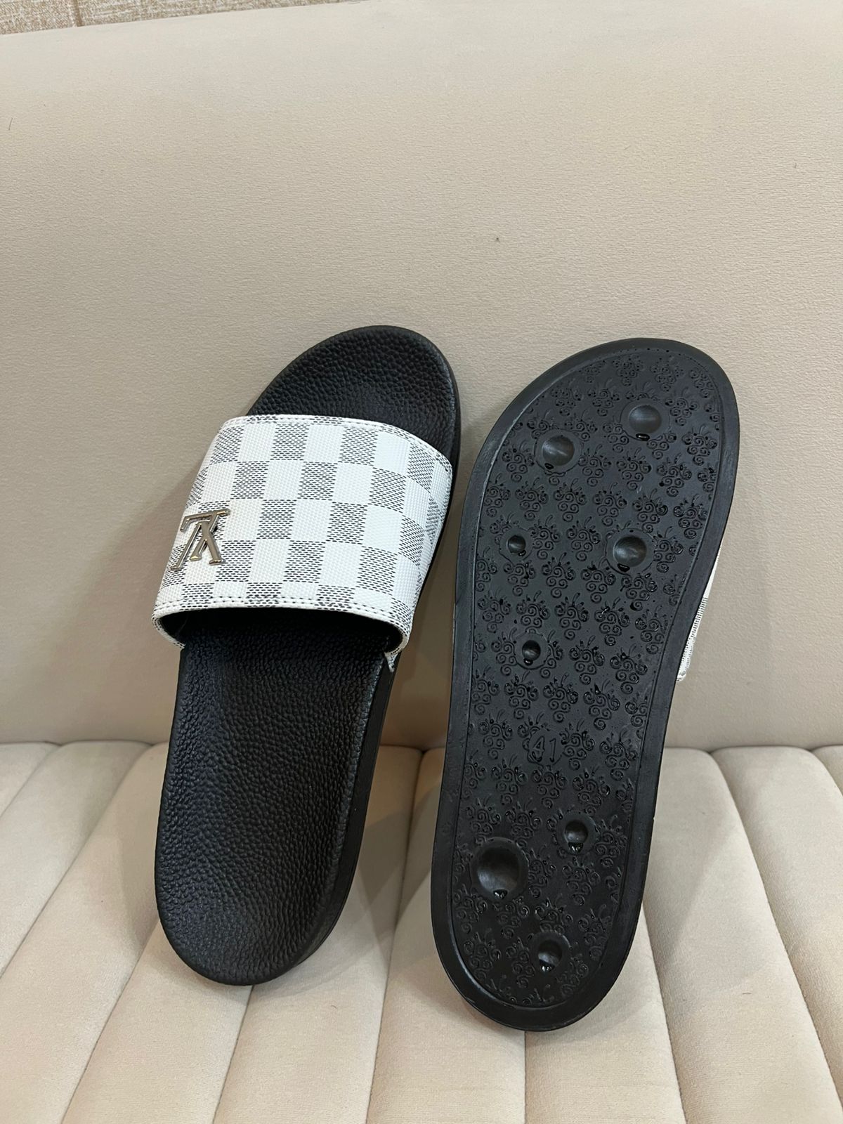 LV CHECK WHITE