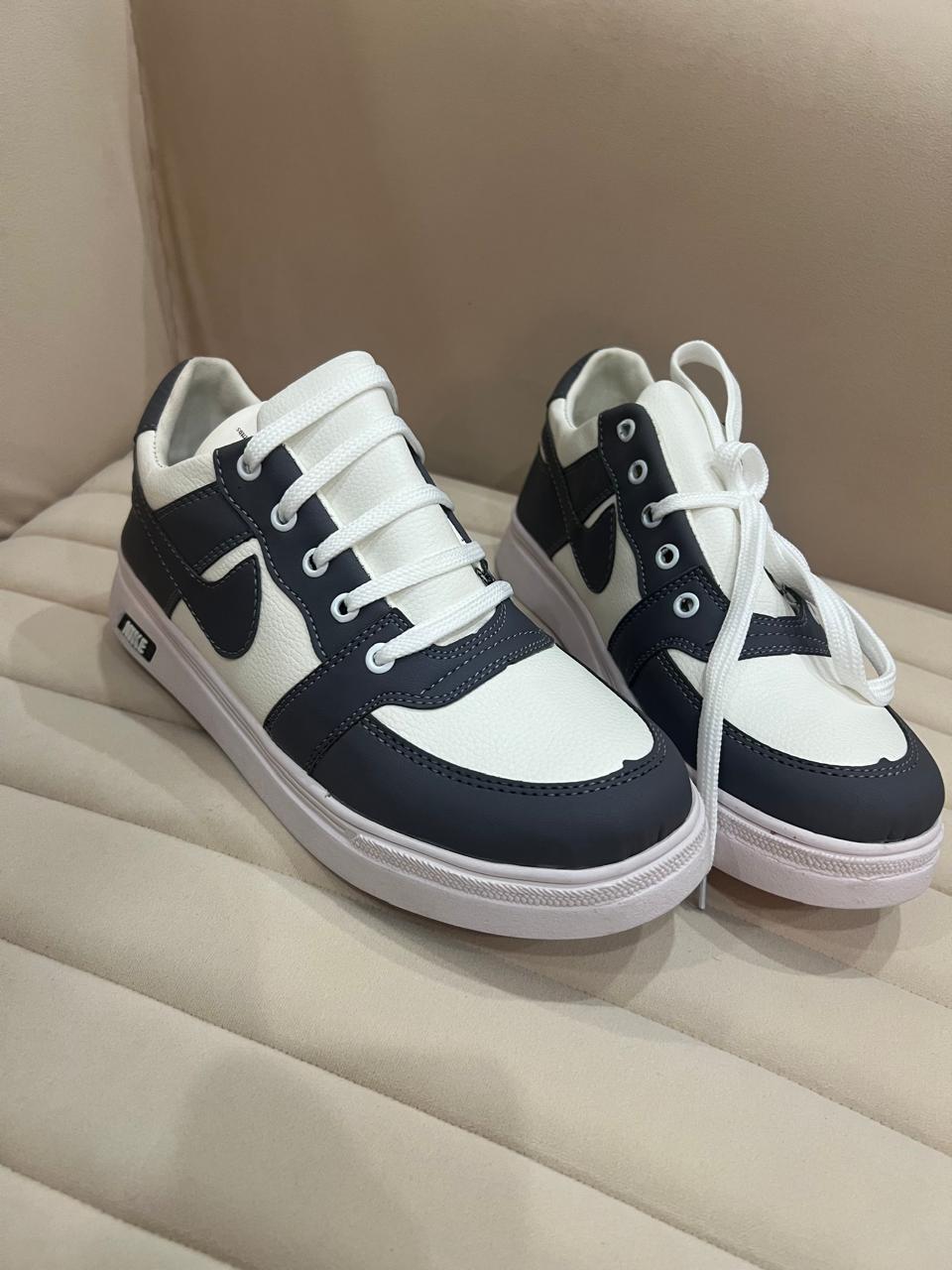 SNEAKERS BLACK